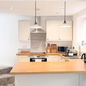  Holiday home Willow United Kingdom